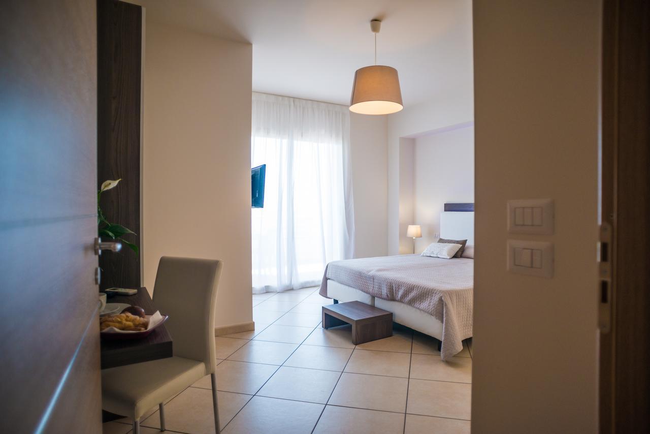 Bed and Breakfast Riva Del Sol Санта-Тереза-ди-Рива Экстерьер фото