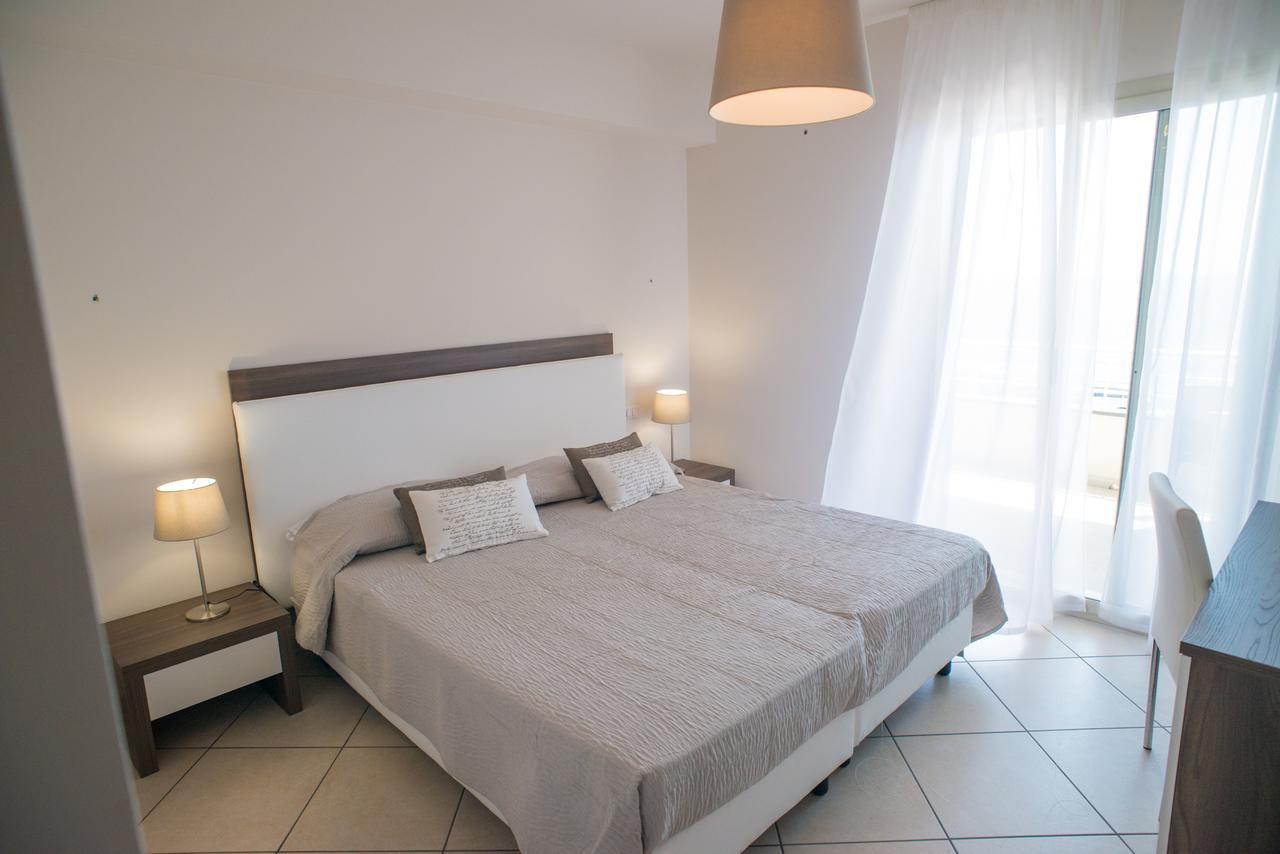 Bed and Breakfast Riva Del Sol Санта-Тереза-ди-Рива Экстерьер фото