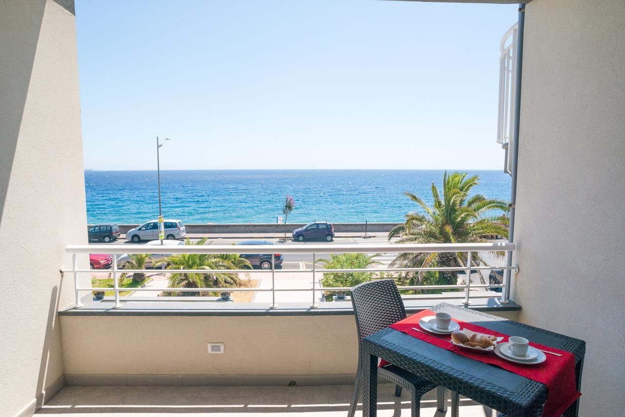 Bed and Breakfast Riva Del Sol Санта-Тереза-ди-Рива Экстерьер фото