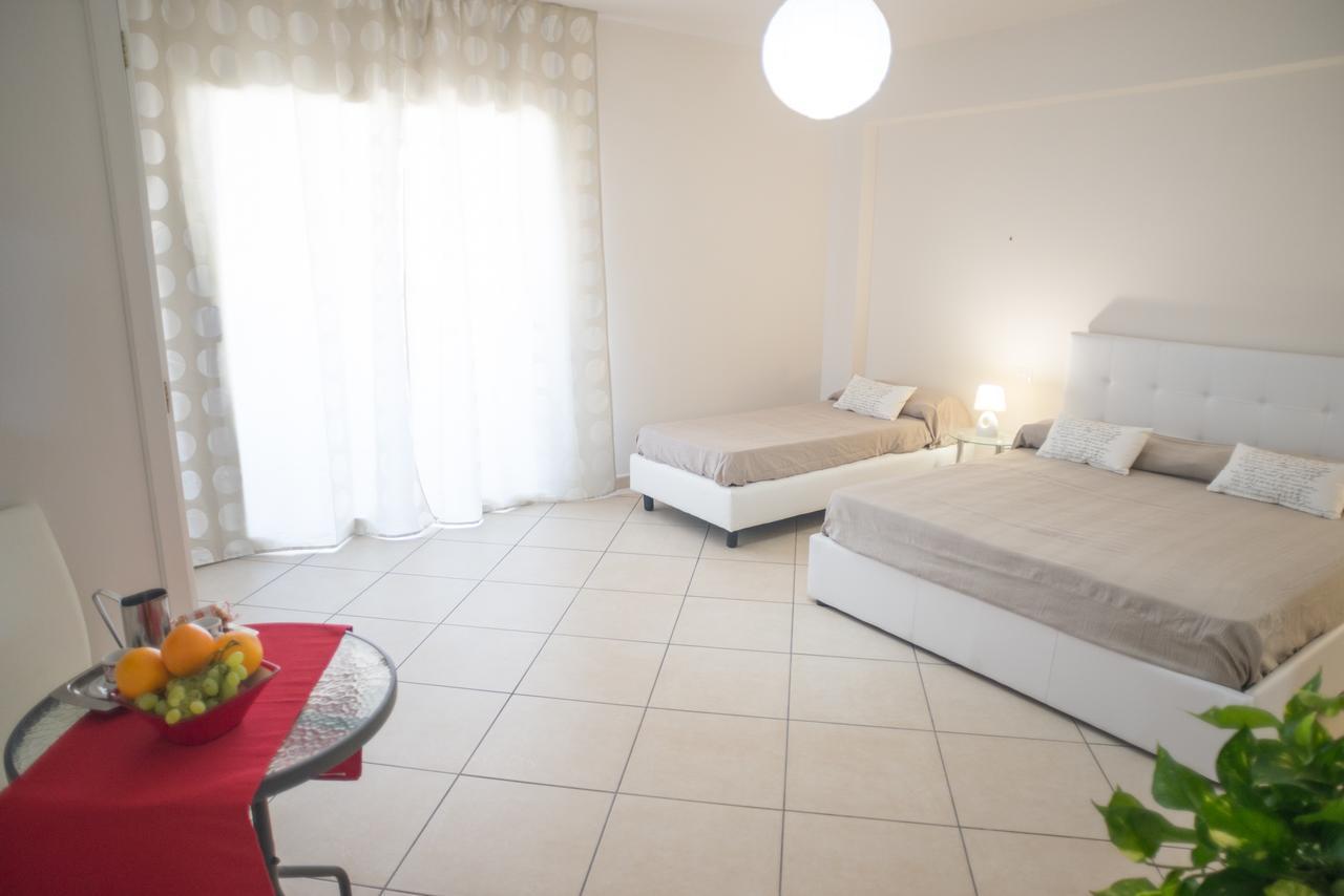 Bed and Breakfast Riva Del Sol Санта-Тереза-ди-Рива Экстерьер фото