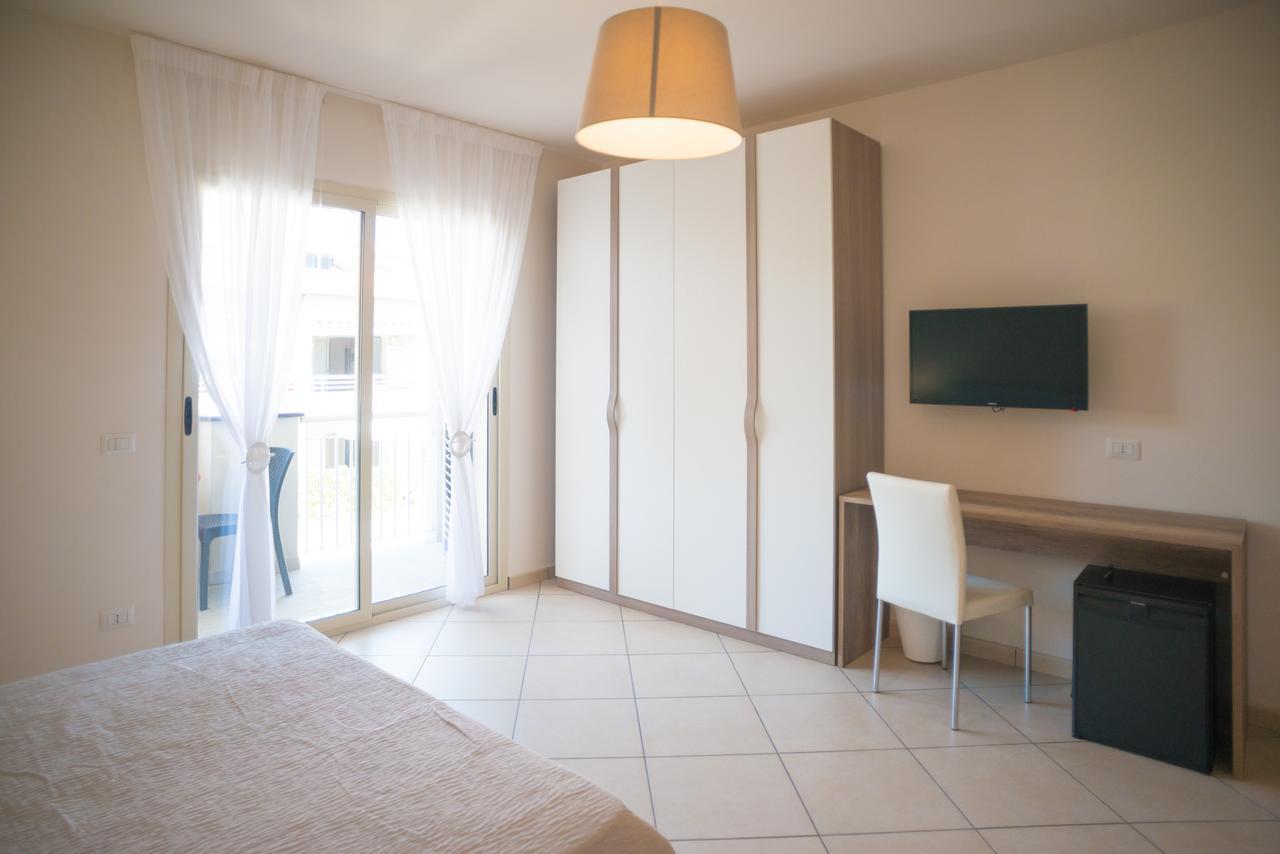 Bed and Breakfast Riva Del Sol Санта-Тереза-ди-Рива Экстерьер фото