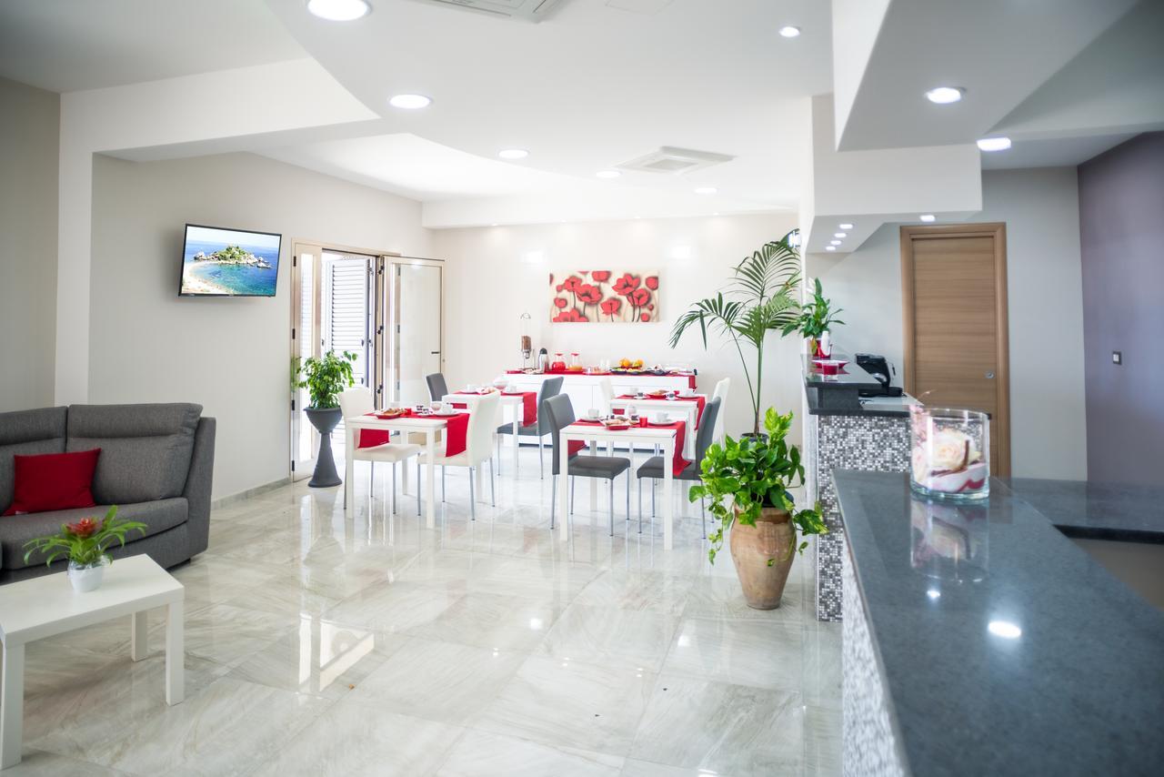 Bed and Breakfast Riva Del Sol Санта-Тереза-ди-Рива Экстерьер фото