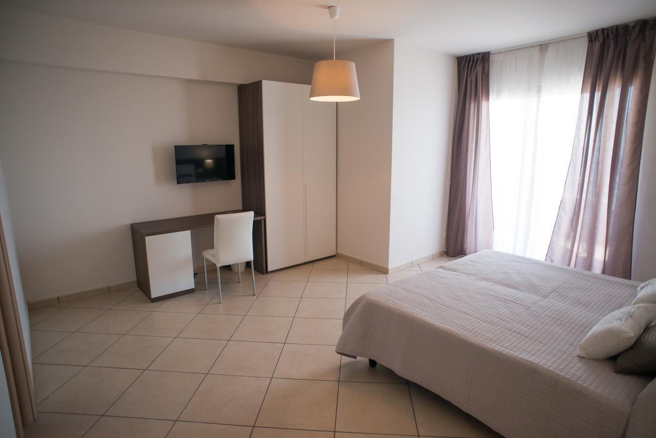 Bed and Breakfast Riva Del Sol Санта-Тереза-ди-Рива Экстерьер фото