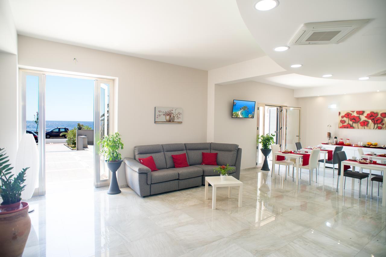 Bed and Breakfast Riva Del Sol Санта-Тереза-ди-Рива Экстерьер фото