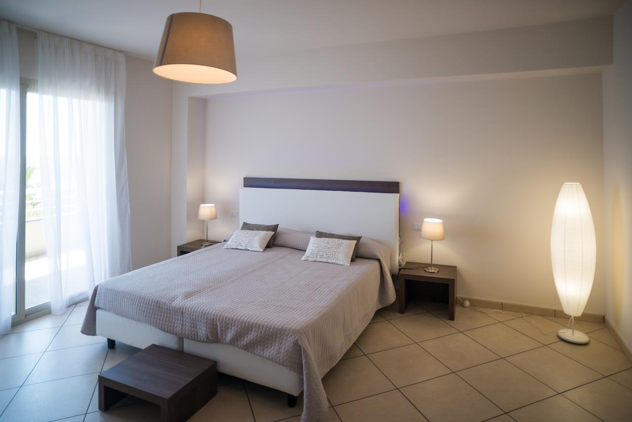 Bed and Breakfast Riva Del Sol Санта-Тереза-ди-Рива Экстерьер фото