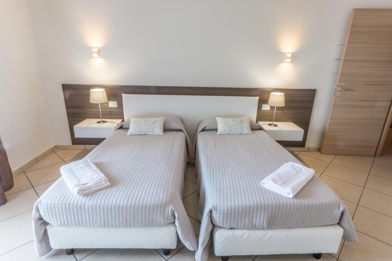 Bed and Breakfast Riva Del Sol Санта-Тереза-ди-Рива Экстерьер фото