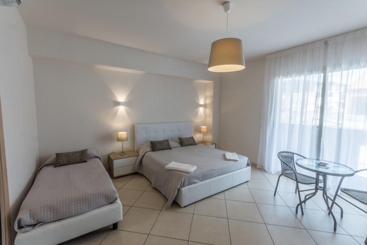 Bed and Breakfast Riva Del Sol Санта-Тереза-ди-Рива Экстерьер фото